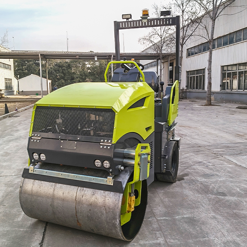 新款3.5噸前鋼后膠座駕式壓路機(jī)3500